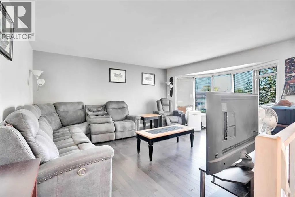 4764 Rundlewood Drive NE