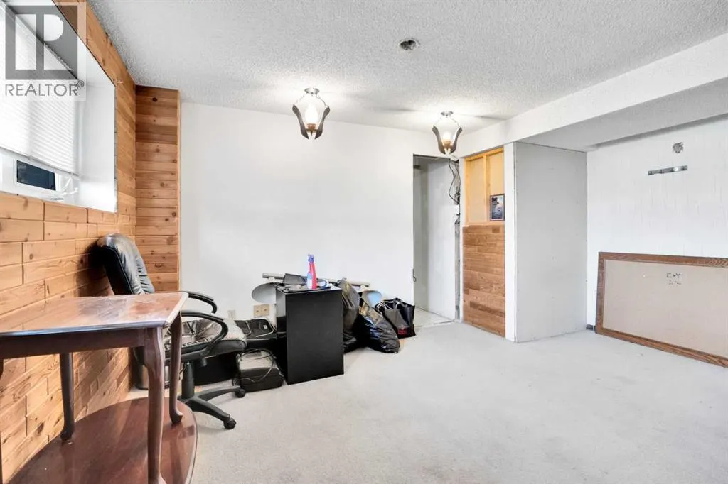 4764 Rundlewood Drive NE
