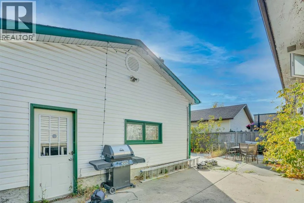 4764 Rundlewood Drive NE