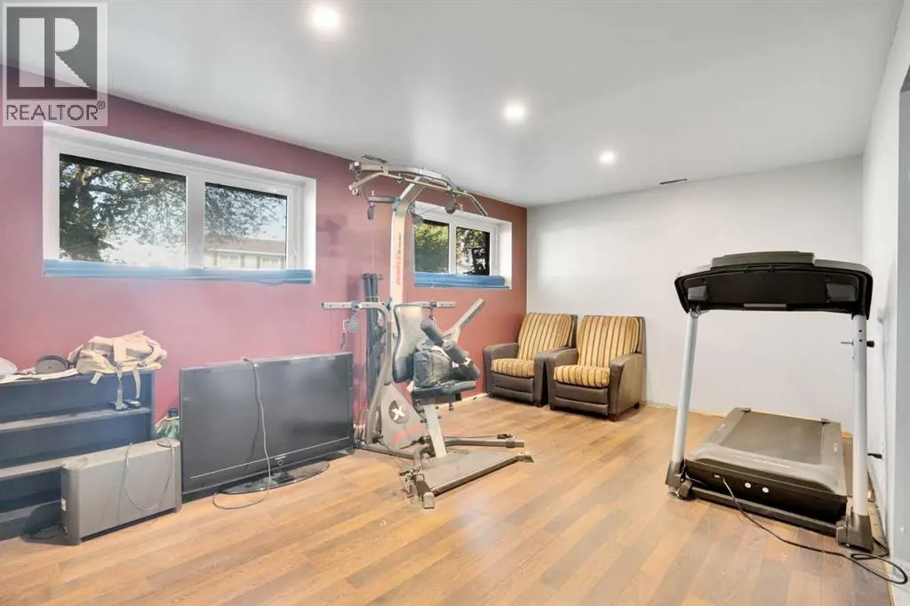 4764 Rundlewood Drive NE