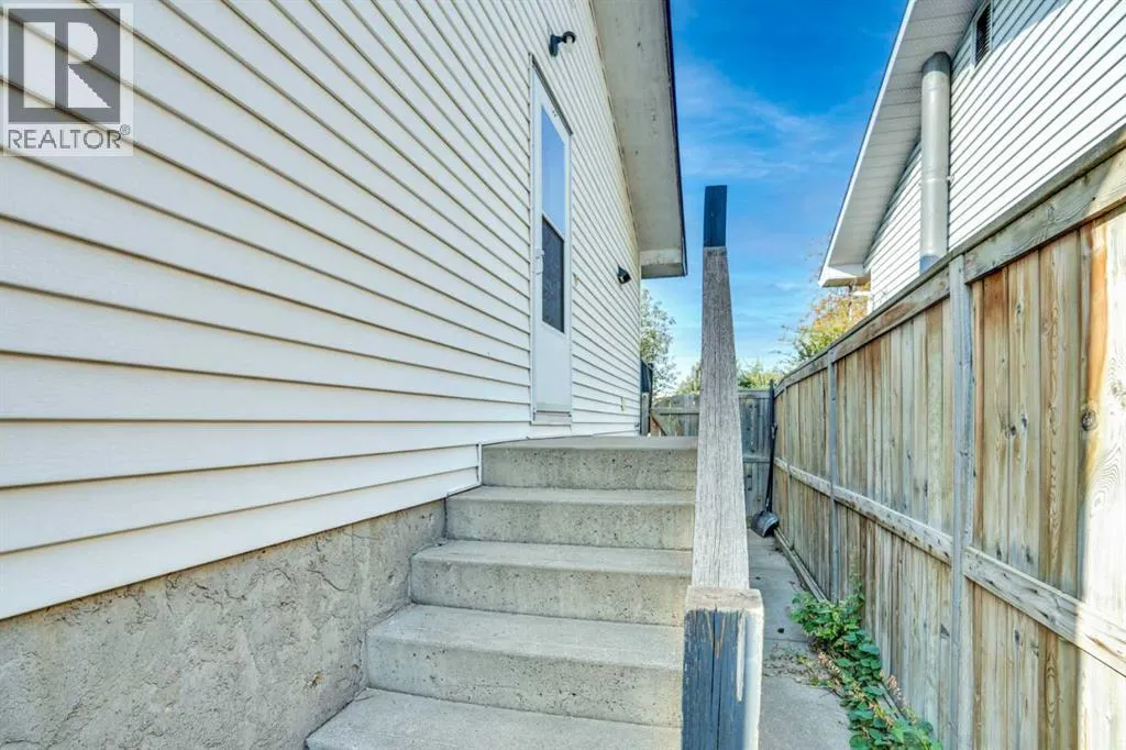 4764 Rundlewood Drive NE