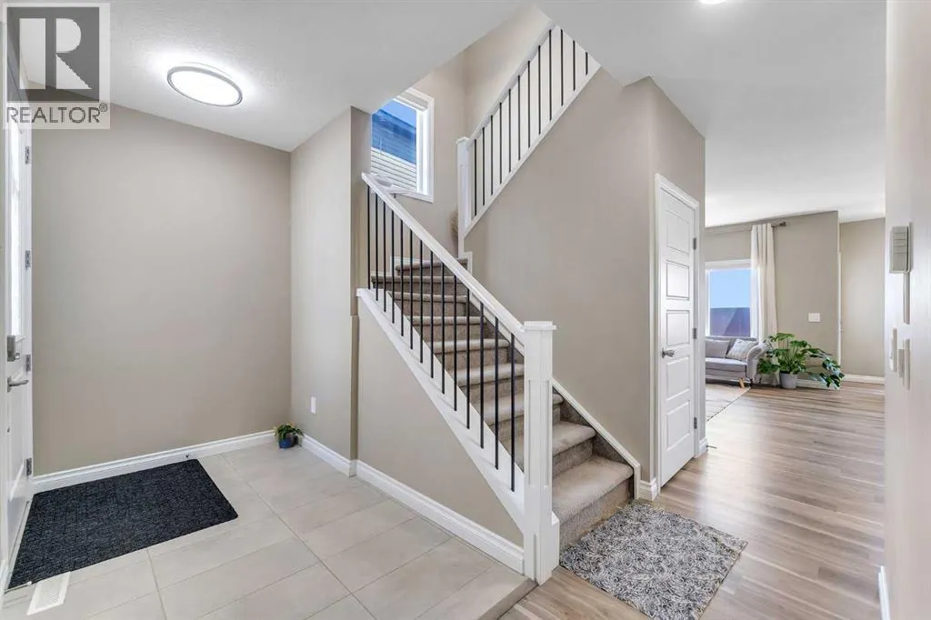 521 Corner Meadows Way NE