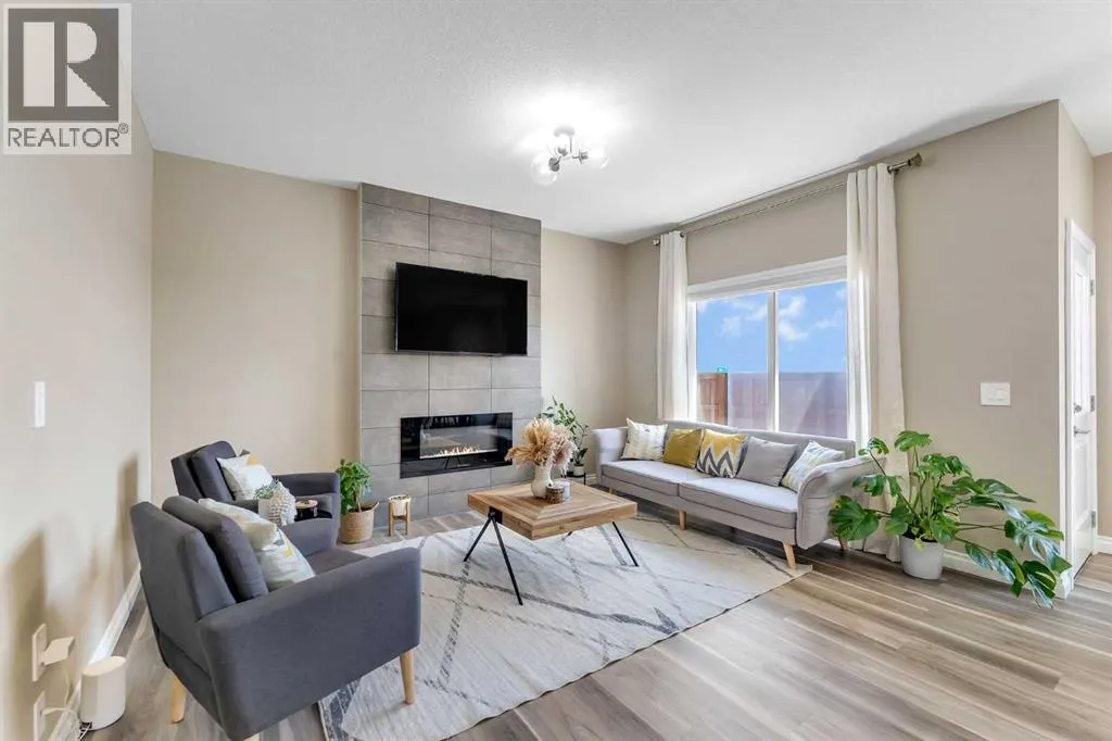 521 Corner Meadows Way NE