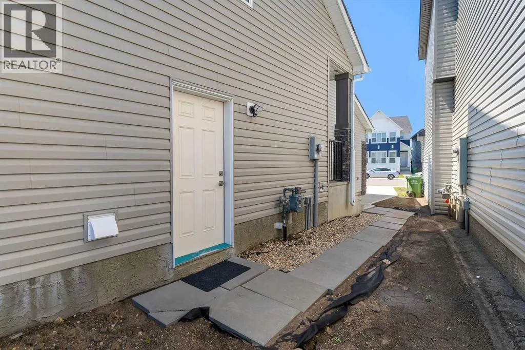 521 Corner Meadows Way NE