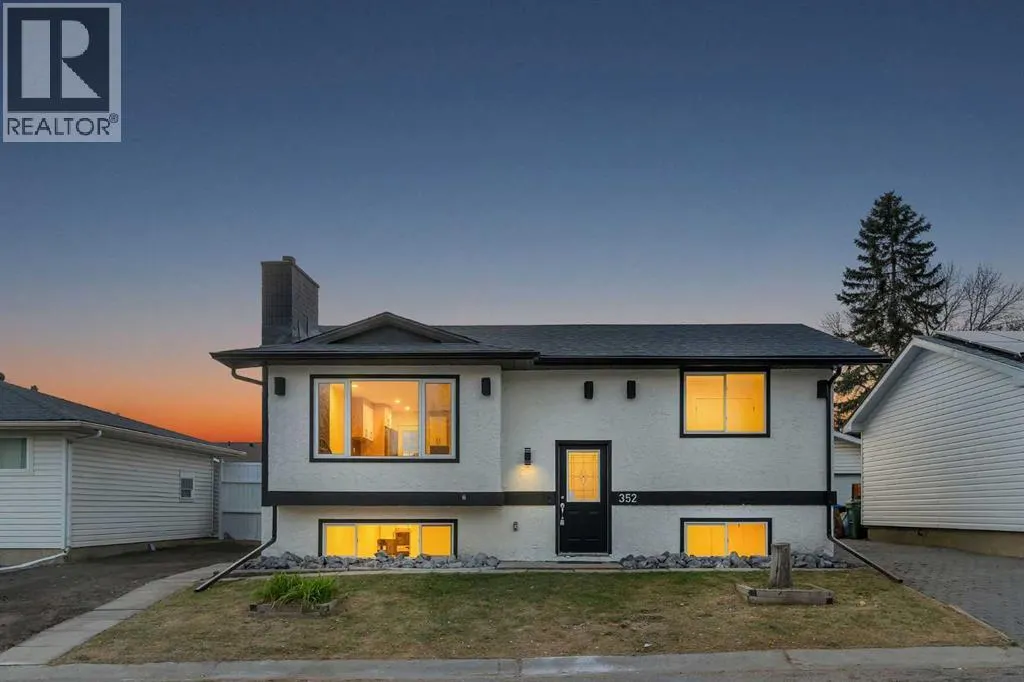 352 Lysander Place SE