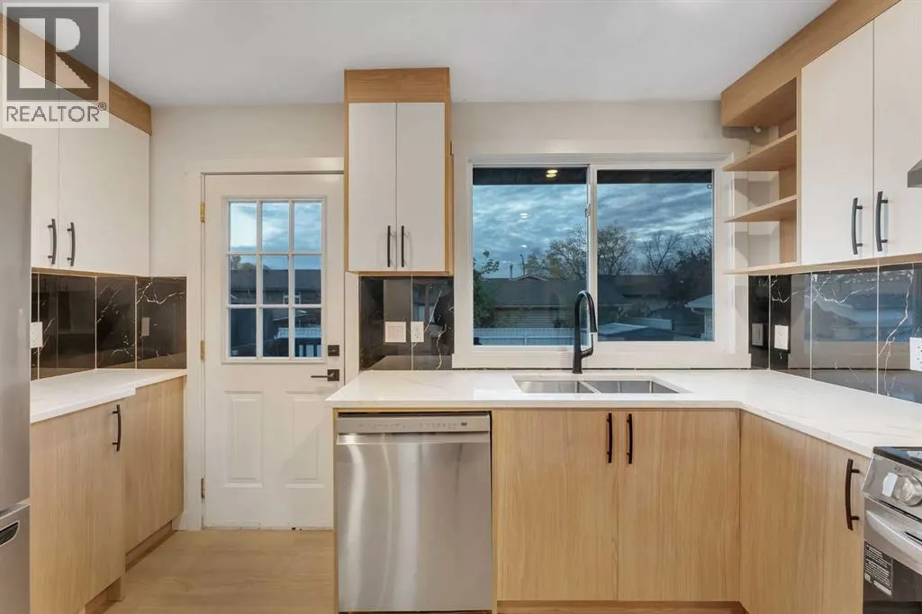 352 Lysander Place SE