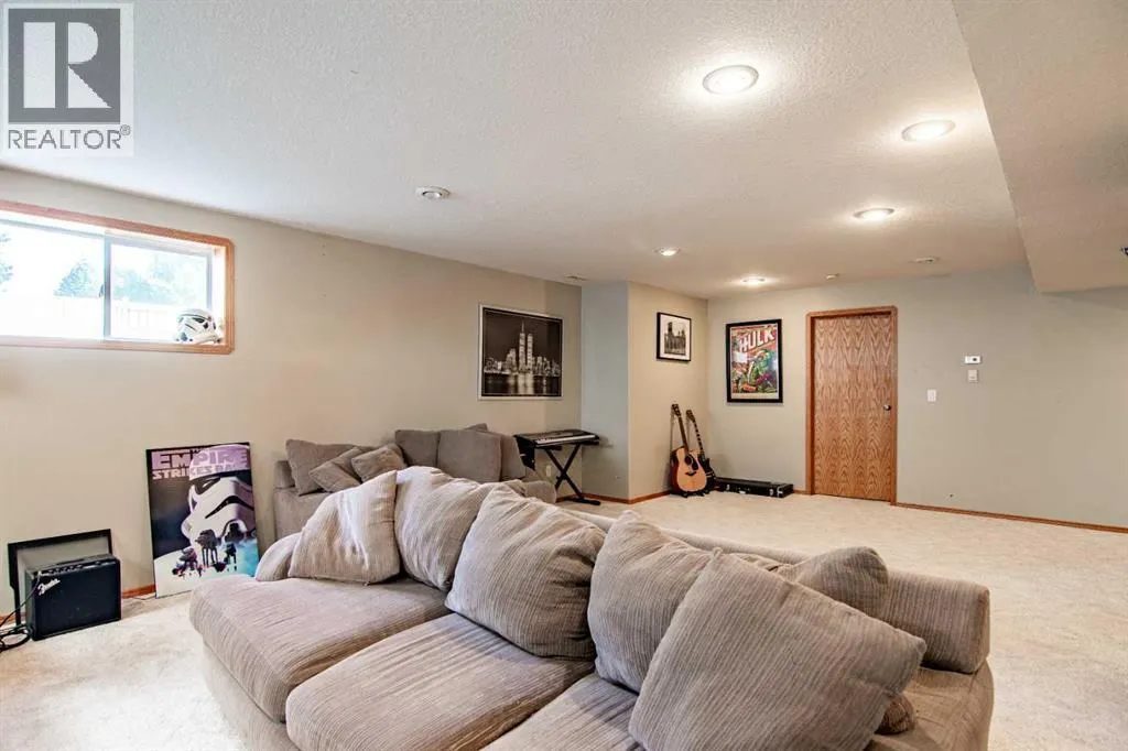 123 Robinson Crescent