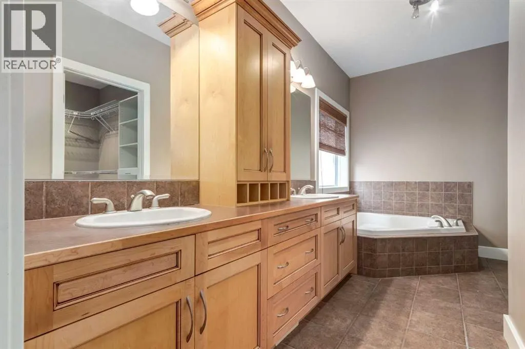 230 Discovery Ridge Boulevard SW
