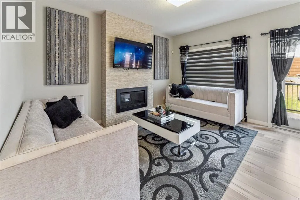 428 Chinook Gate Square