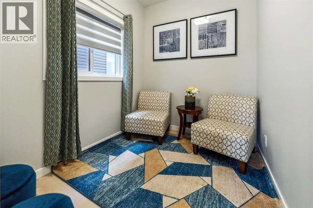 428 Chinook Gate Square