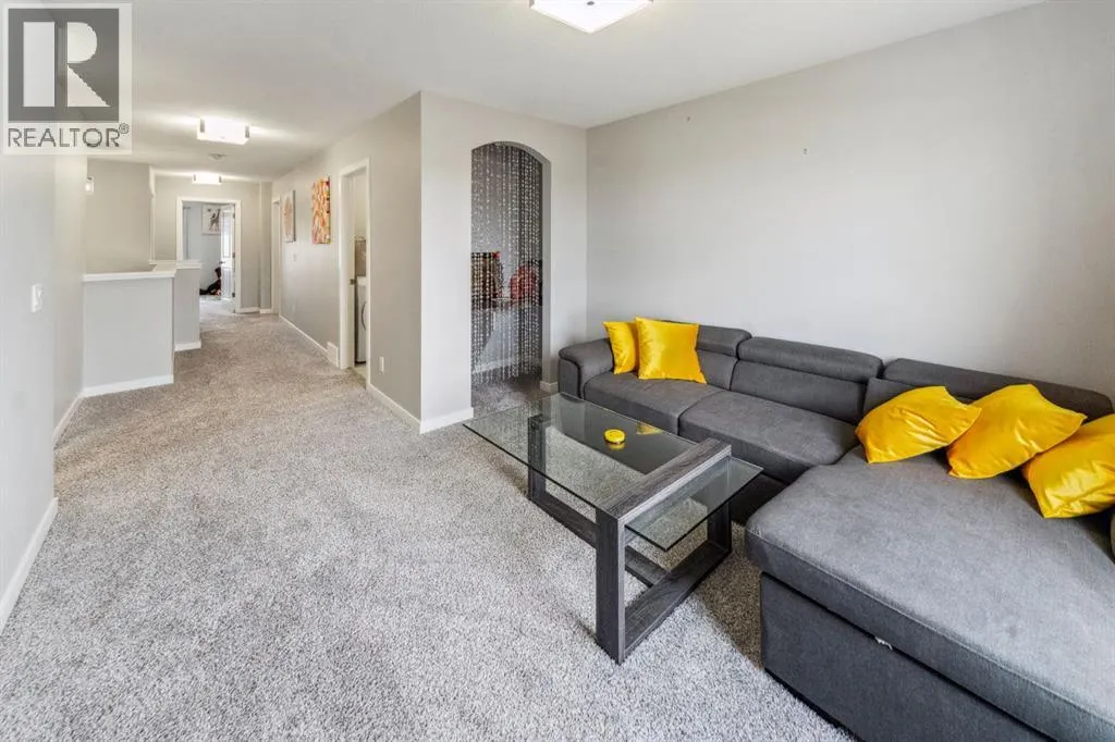 428 Chinook Gate Square