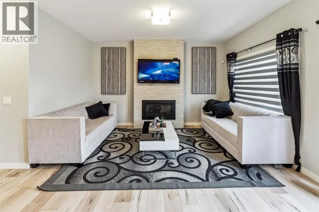 428 Chinook Gate Square