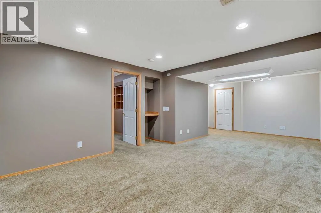 60 Citadel Peak Mews NW
