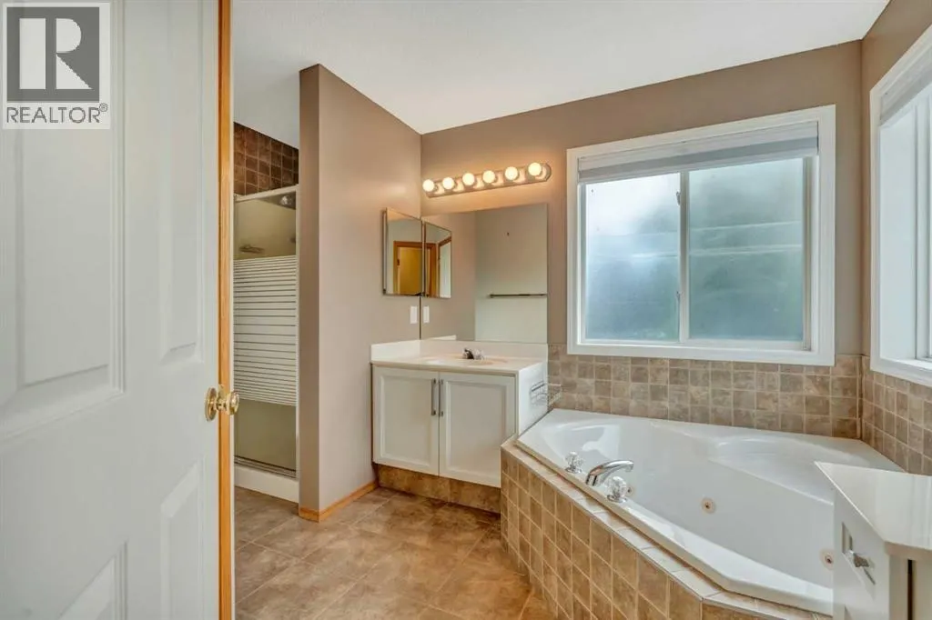 60 Citadel Peak Mews NW