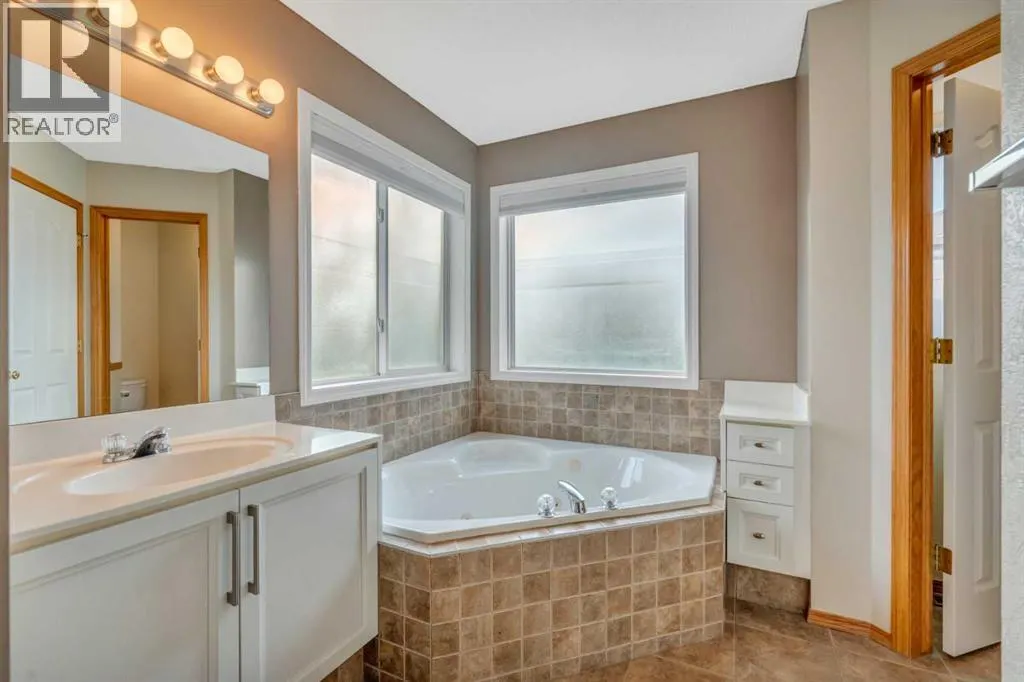 60 Citadel Peak Mews NW