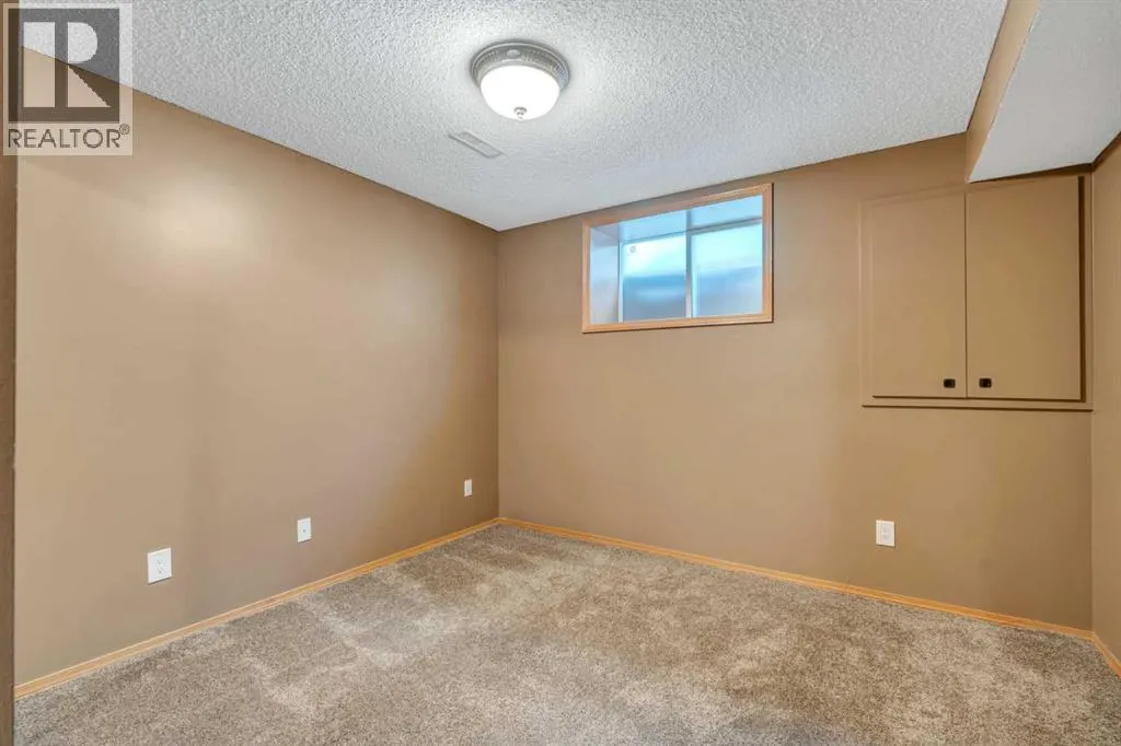 60 Citadel Peak Mews NW