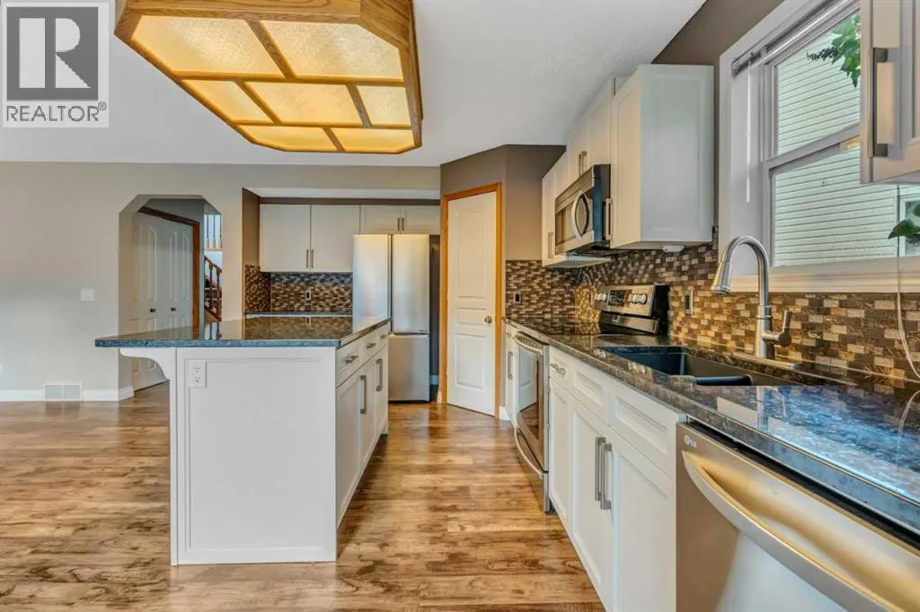 60 Citadel Peak Mews NW
