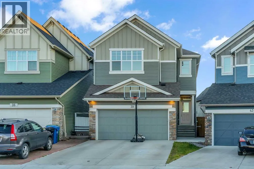 39 Savanna Way NE