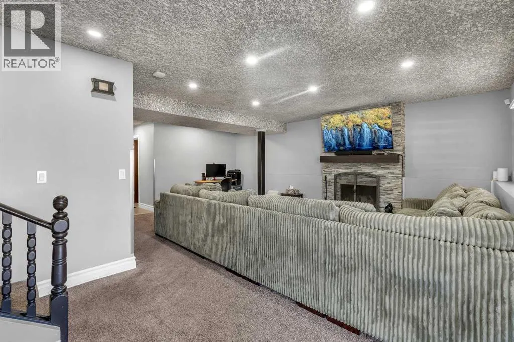 351 Templevale Place NE