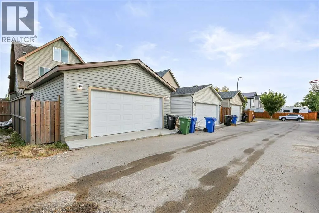 160 Copperpond Rise SE