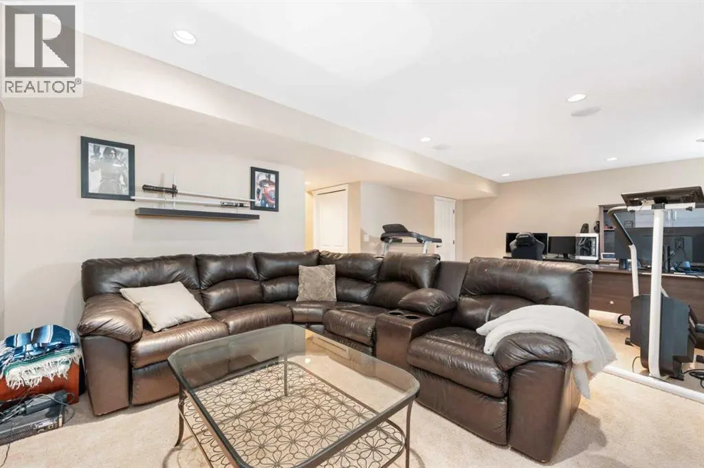 81 Tuscany Ravine Crescent NW