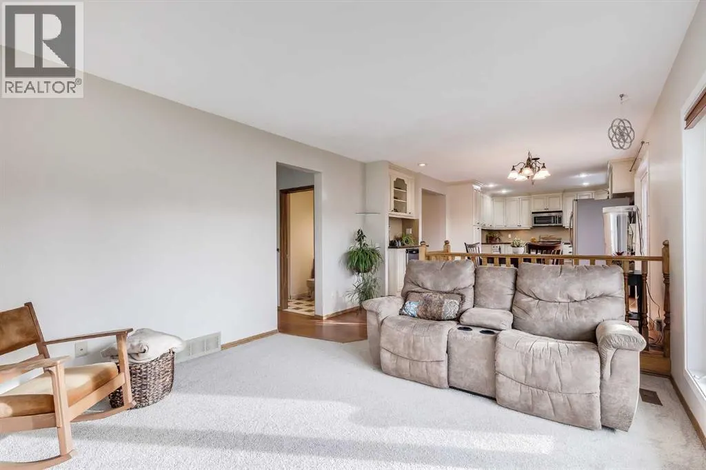 347 Hawkcliff Way NW