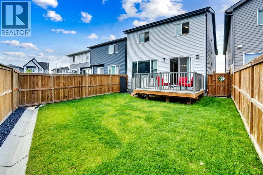 353 Walcrest View SE