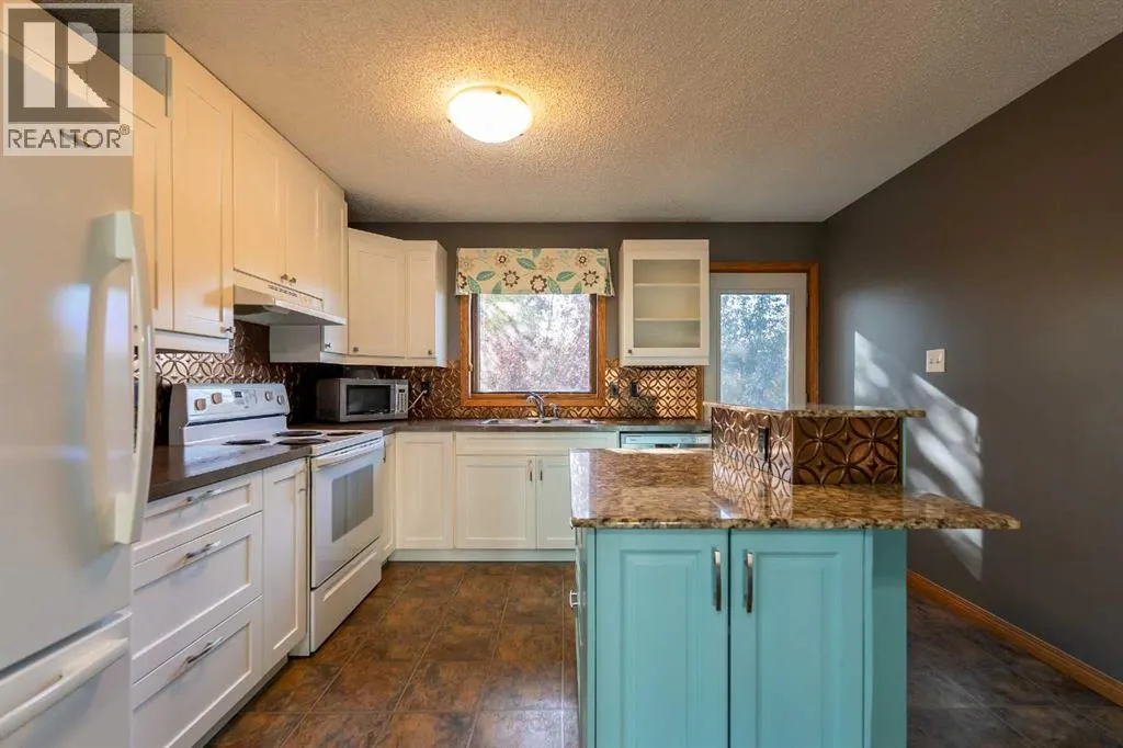 897 Red Crow Boulevard W