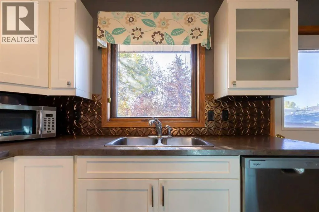 897 Red Crow Boulevard W