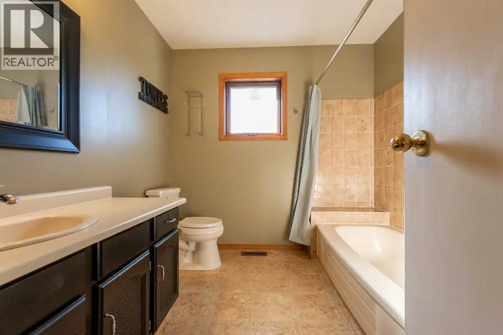 897 Red Crow Boulevard W