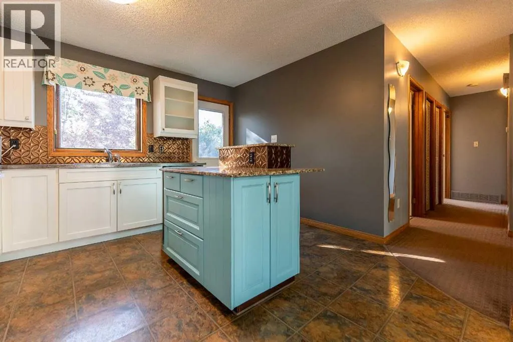 897 Red Crow Boulevard W