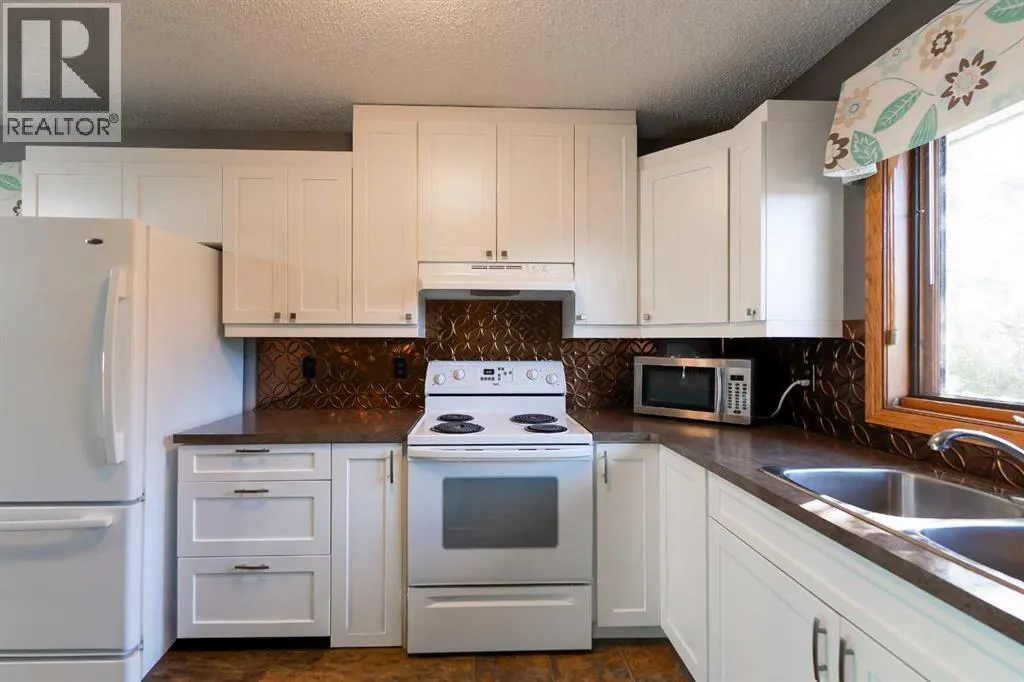 897 Red Crow Boulevard W