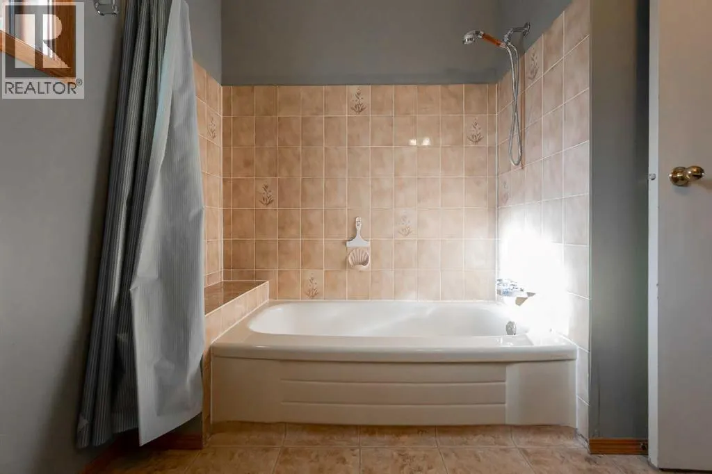 897 Red Crow Boulevard W