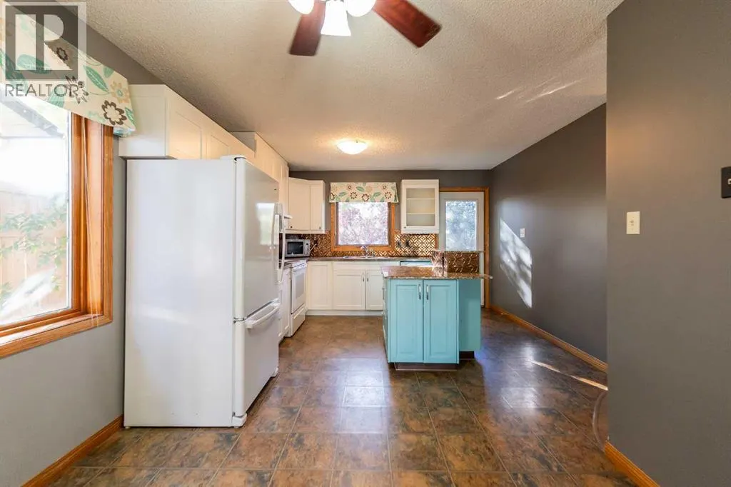 897 Red Crow Boulevard W