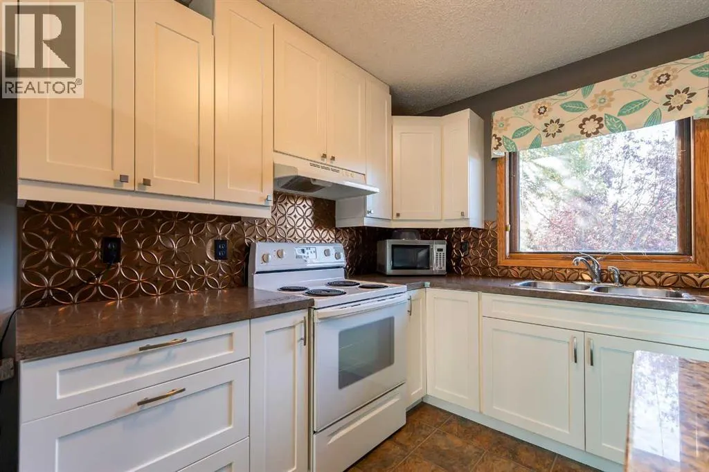 897 Red Crow Boulevard W