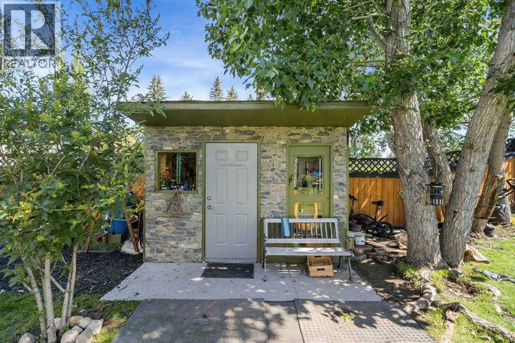 136 Ranchview Court NW