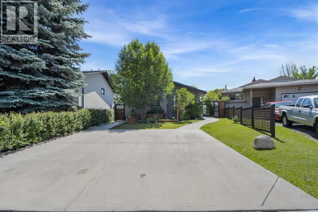 136 Ranchview Court NW