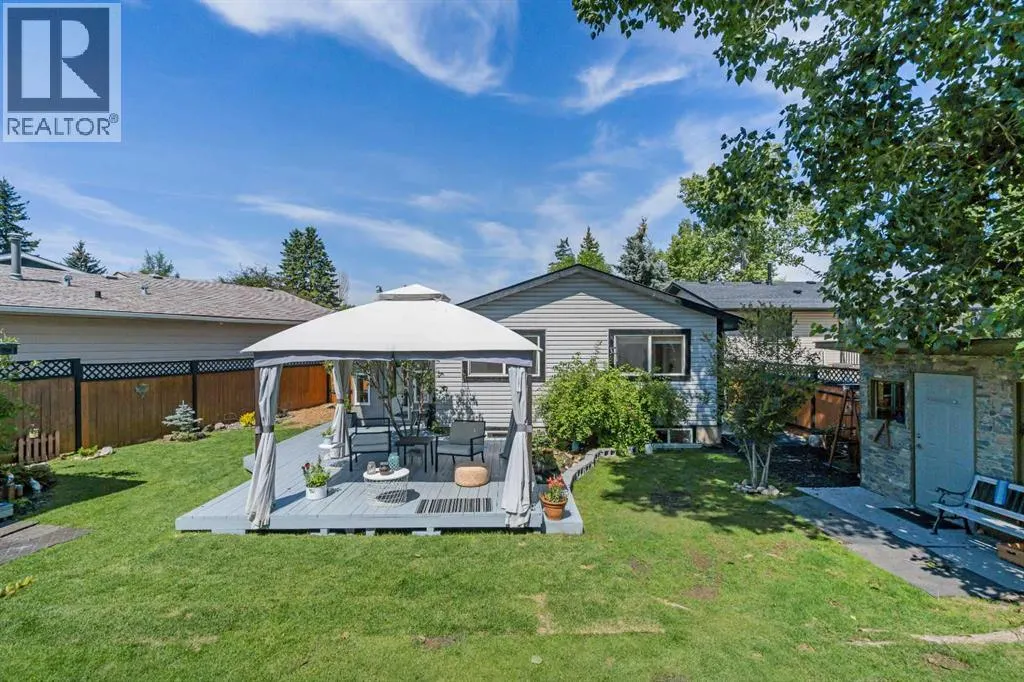 136 Ranchview Court NW