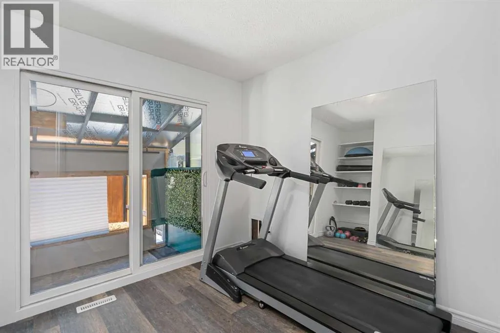 136 Ranchview Court NW