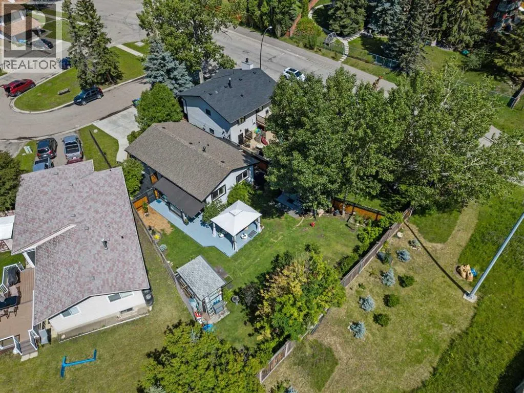136 Ranchview Court NW
