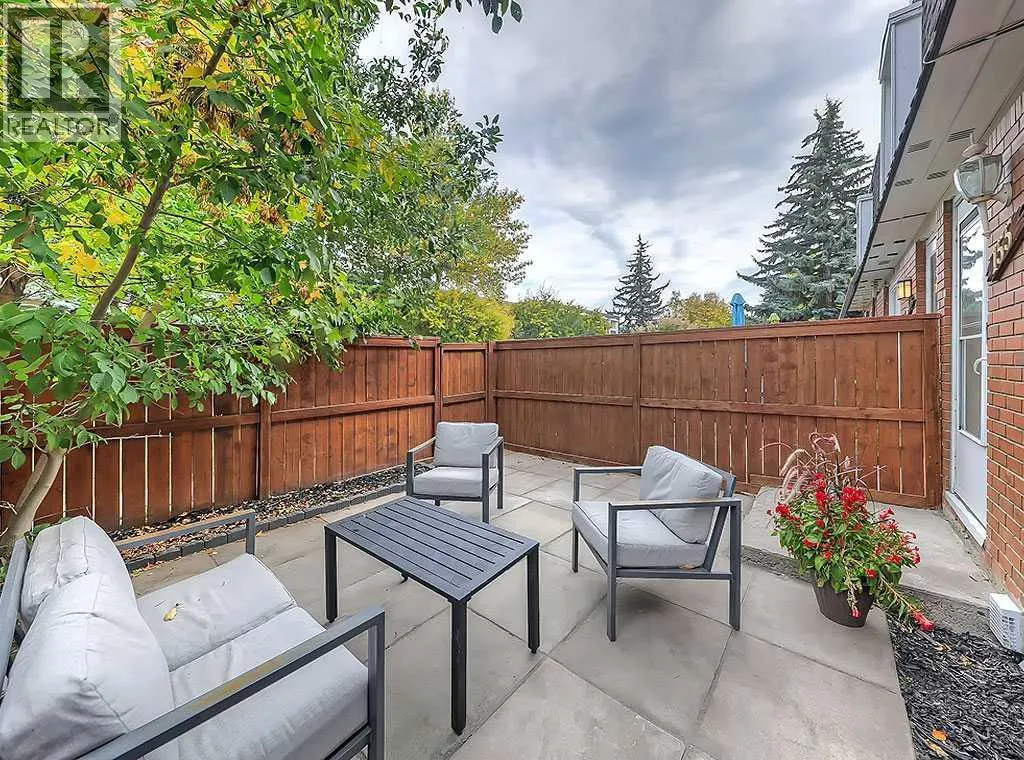 155, 330 Canterbury Drive SW