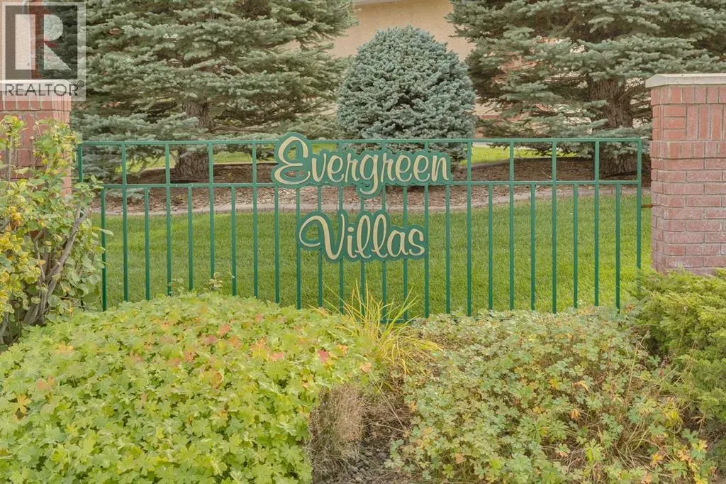 74 Evergreen Bay SW