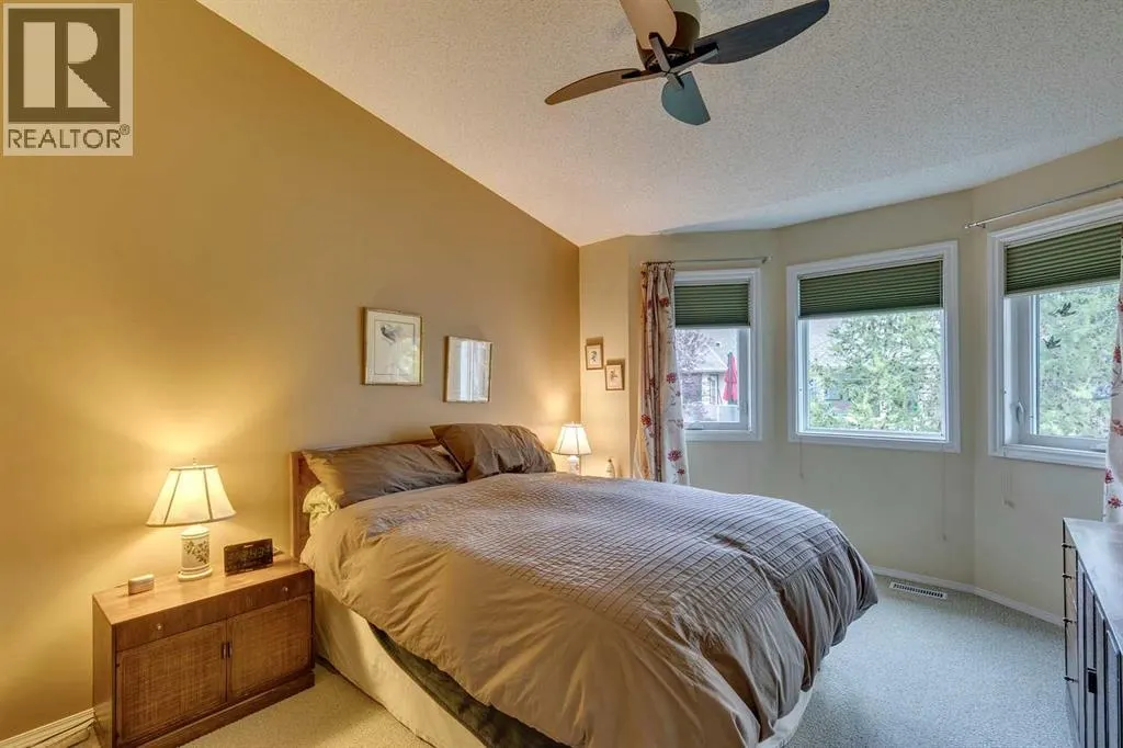 74 Evergreen Bay SW