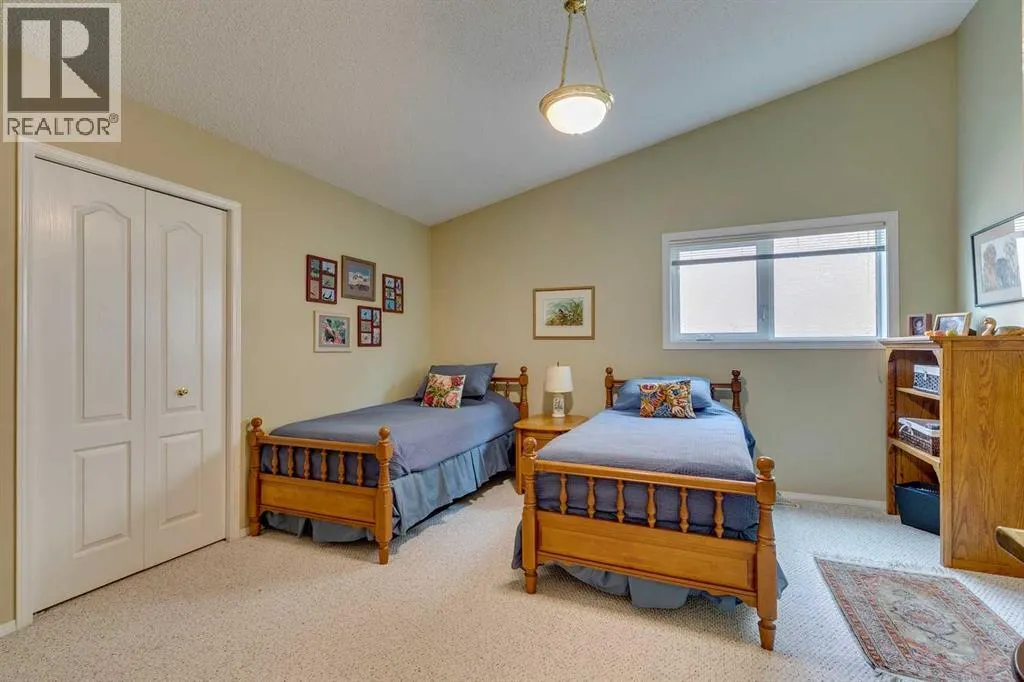74 Evergreen Bay SW