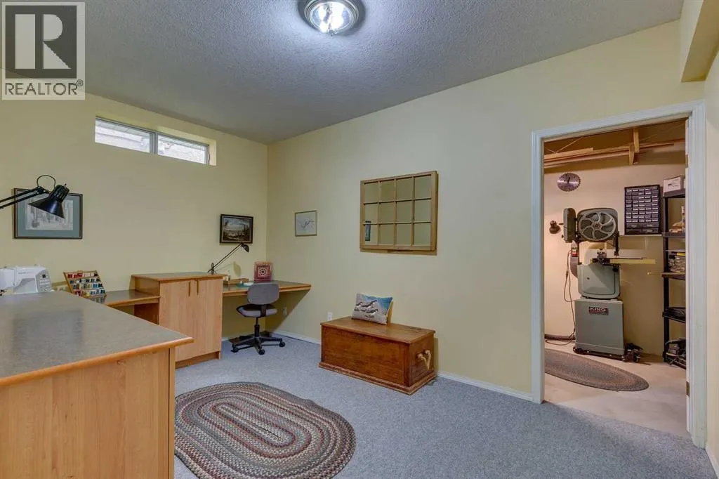 74 Evergreen Bay SW