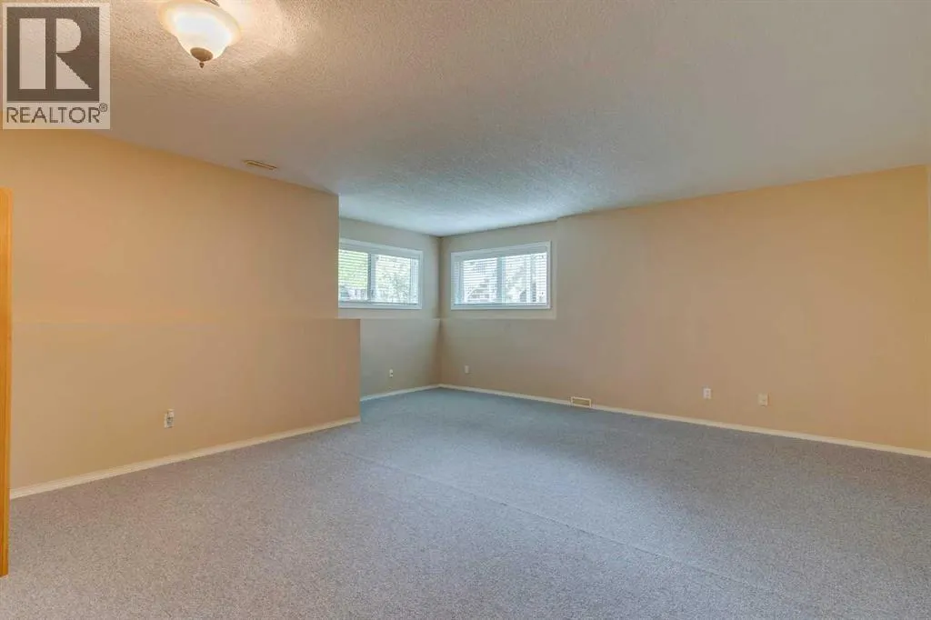 74 Evergreen Bay SW