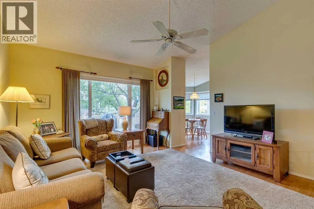 74 Evergreen Bay SW