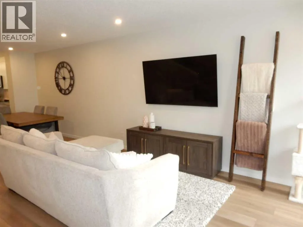352 Cranbrook Square SE