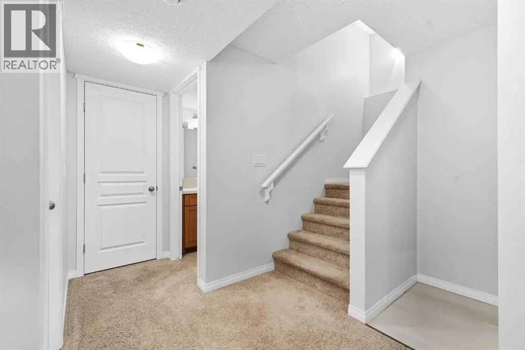 78 Copperpond Street SE