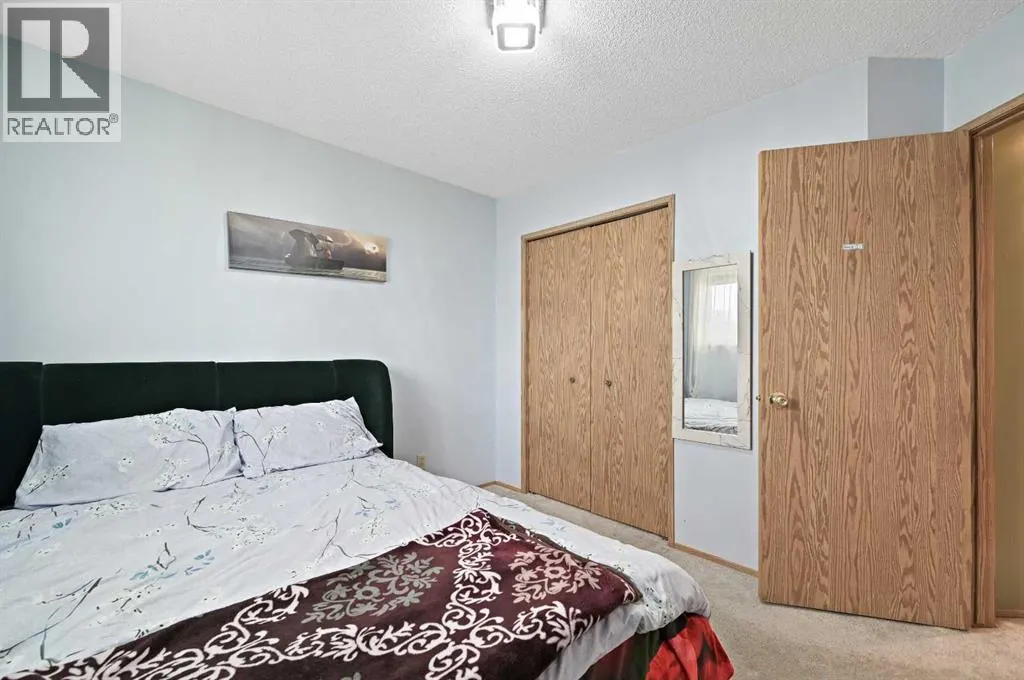 24 Laguna Close NE
